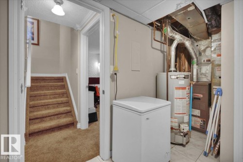 48 Amberly Court, Edmonton, AB - Indoor Photo Showing Laundry Room