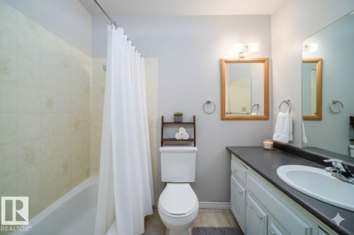 18246 91 Avenue, Edmonton, AB - Indoor Photo Showing Bathroom