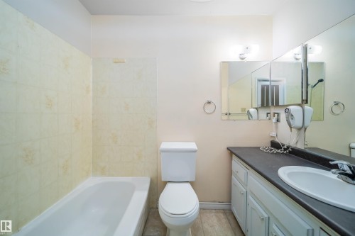18246 91 Avenue, Edmonton, AB - Indoor Photo Showing Bathroom