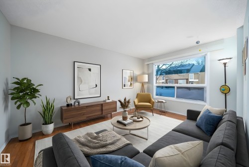 18246 91 Avenue, Edmonton, AB - Indoor Photo Showing Living Room