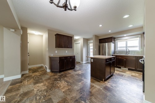 162 Desrochers Gate, Edmonton, AB - Indoor Photo Showing Kitchen
