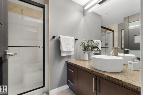 901 10055 118 Street, Edmonton, AB - Indoor Photo Showing Bathroom