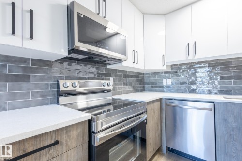 14035 121 Street, Edmonton, AB - Indoor Photo Showing Kitchen With Upgraded Kitchen