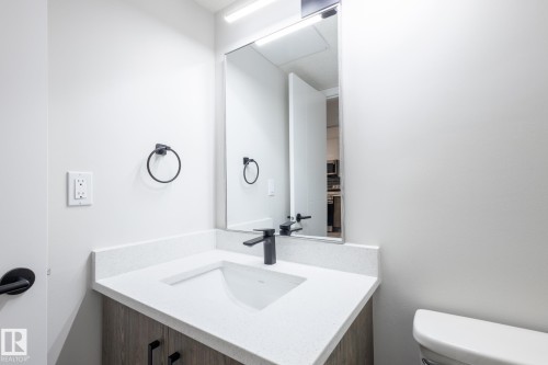 14035 121 Street, Edmonton, AB - Indoor Photo Showing Bathroom