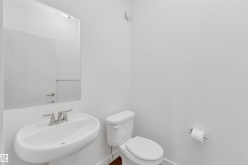 Edmonton, AB - Indoor Photo Showing Bathroom