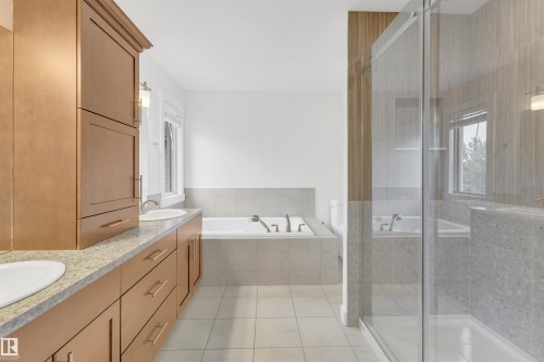 Edmonton, AB - Indoor Photo Showing Bathroom