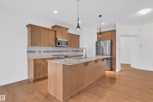 1422 Chahley Place, Edmonton, AB - Indoor Photo Showing Kitchen With Upgraded Kitchen