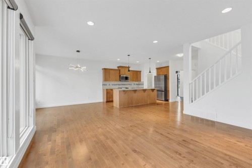 1422 Chahley Place, Edmonton, AB - Indoor Photo Showing Kitchen