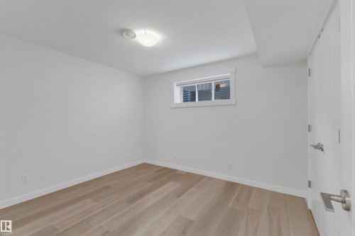 1422 Chahley Place, Edmonton, AB - Indoor Photo Showing Other Room