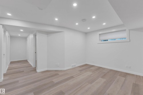 1422 Chahley Place, Edmonton, AB - Indoor Photo Showing Other Room