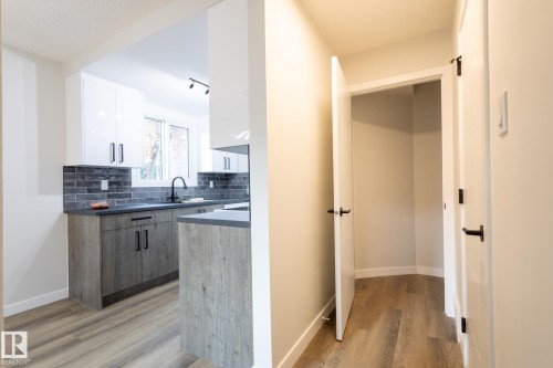 5446 144B Avenue, Edmonton, AB - Indoor Photo Showing Kitchen