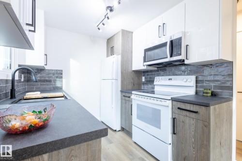 5446 144B Avenue, Edmonton, AB - Indoor Photo Showing Kitchen