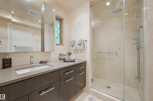 14232 Ravine Drive, Edmonton, AB - Indoor Photo Showing Bathroom