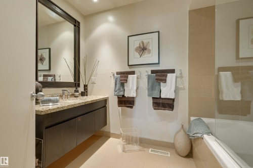 14232 Ravine Drive, Edmonton, AB - Indoor Photo Showing Bathroom