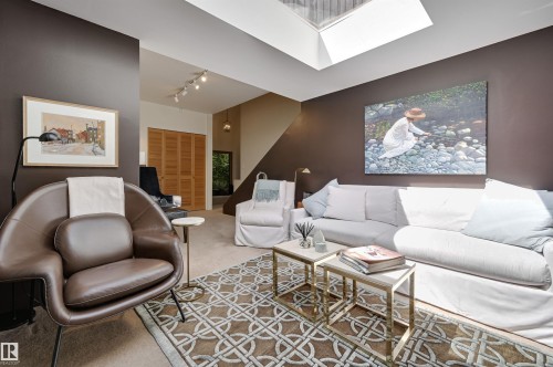 14232 Ravine Drive, Edmonton, AB - Indoor Photo Showing Living Room