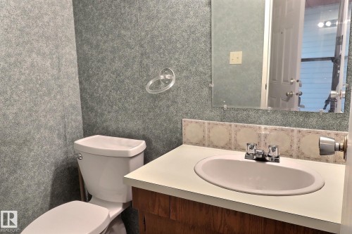 5383 Hill View Crescent, Edmonton, AB - Indoor Photo Showing Bathroom