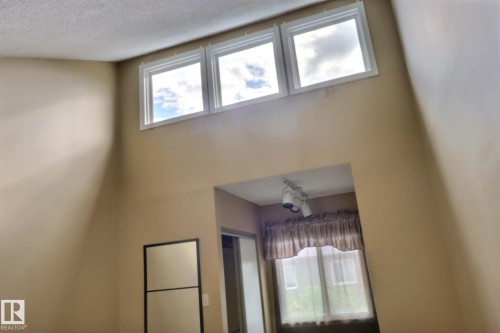 5383 Hill View Crescent, Edmonton, AB - Indoor Photo Showing Other Room