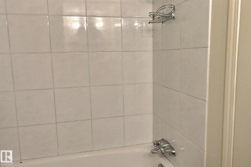 5383 Hill View Crescent, Edmonton, AB - Indoor Photo Showing Bathroom