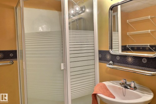 5383 Hill View Crescent, Edmonton, AB - Indoor Photo Showing Bathroom