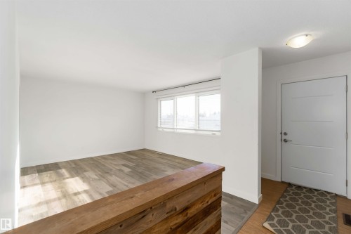 7516 136 Avenue, Edmonton, AB - Indoor Photo Showing Other Room
