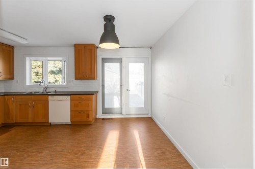 7516 136 Avenue, Edmonton, AB - Indoor Photo Showing Kitchen With Double Sink