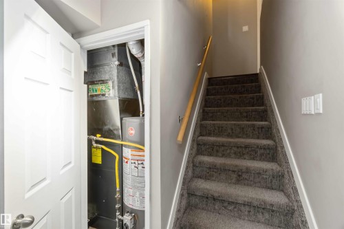 7516 136 Avenue, Edmonton, AB - Indoor Photo Showing Other Room