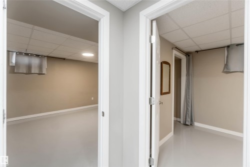 7516 136 Avenue, Edmonton, AB - Indoor