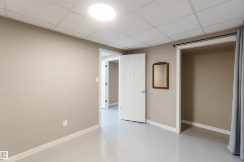 7516 136 Avenue, Edmonton, AB - Indoor Photo Showing Other Room