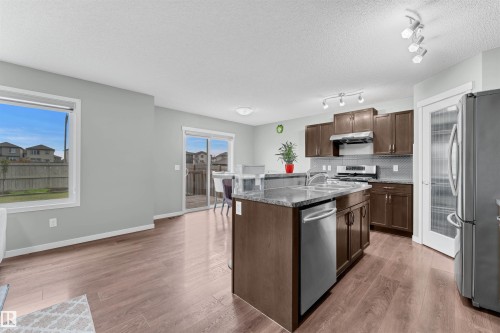 1651 28 Street, Edmonton, AB - Indoor Photo Showing Kitchen