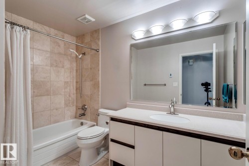 12416 29A Avenue, Edmonton, AB - Indoor Photo Showing Bathroom