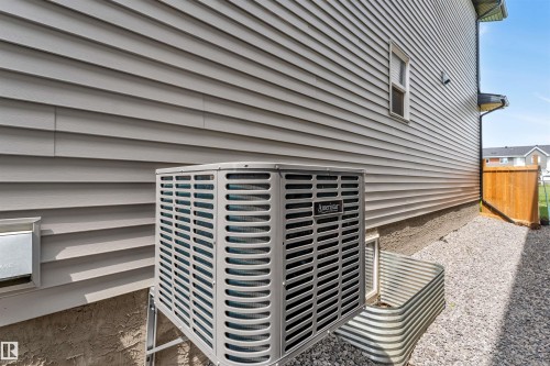 Exterior view of a cooling unit - 15518 13A Avenue, Edmonton, AB - Outdoor