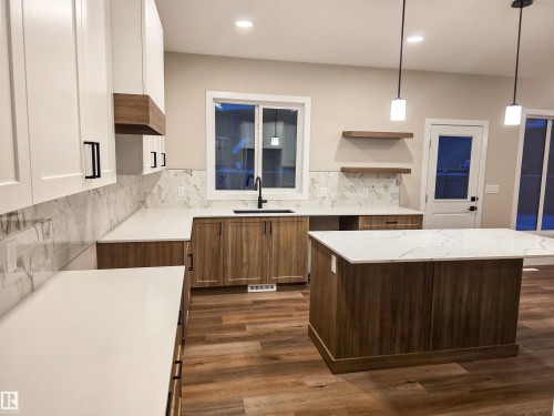 3 Emerson Landing, Spruce Grove, AB - Indoor Photo Showing Kitchen