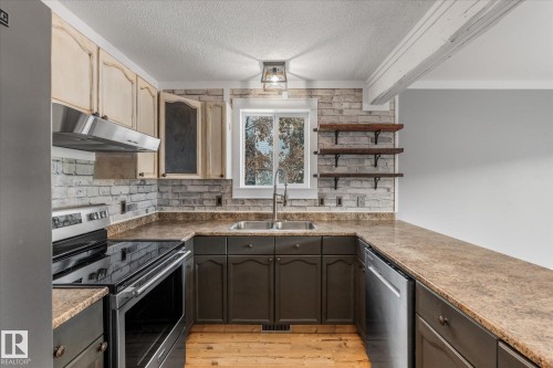 117 5 Aberdeen Way, Stony Plain, AB - Indoor Photo Showing Kitchen With Double Sink