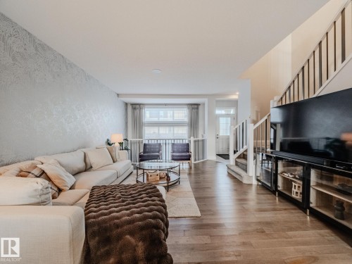 2805 Anton Wynd, Edmonton, AB - Indoor Photo Showing Living Room