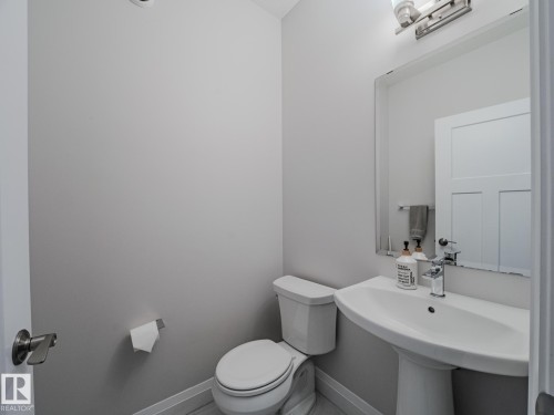 2805 Anton Wynd, Edmonton, AB - Indoor Photo Showing Bathroom