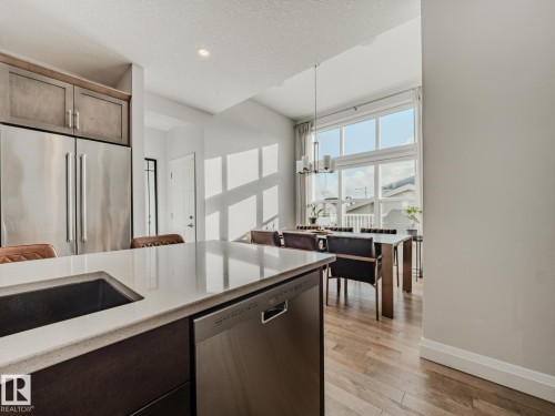2805 Anton Wynd, Edmonton, AB - Indoor Photo Showing Kitchen