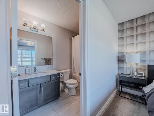 2805 Anton Wynd, Edmonton, AB - Indoor Photo Showing Bathroom