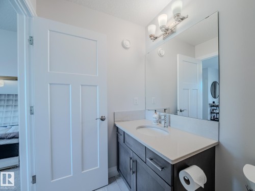 2805 Anton Wynd, Edmonton, AB - Indoor Photo Showing Bathroom