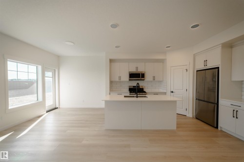 1303 Podersky Wynd, Edmonton, AB - Indoor Photo Showing Kitchen