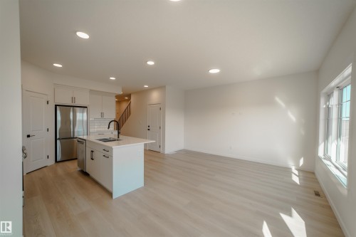 1303 Podersky Wynd, Edmonton, AB - Indoor Photo Showing Kitchen