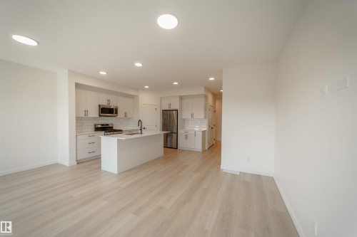 1303 Podersky Wynd, Edmonton, AB - Indoor Photo Showing Kitchen