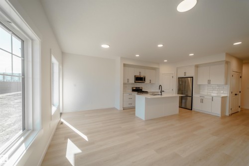 1303 Podersky Wynd, Edmonton, AB - Indoor Photo Showing Kitchen