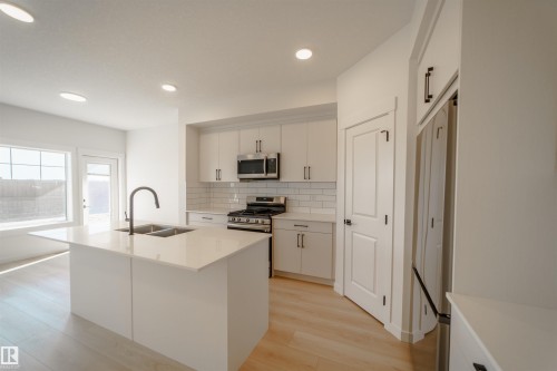 1303 Podersky Wynd, Edmonton, AB - Indoor Photo Showing Kitchen With Double Sink With Upgraded Kitchen