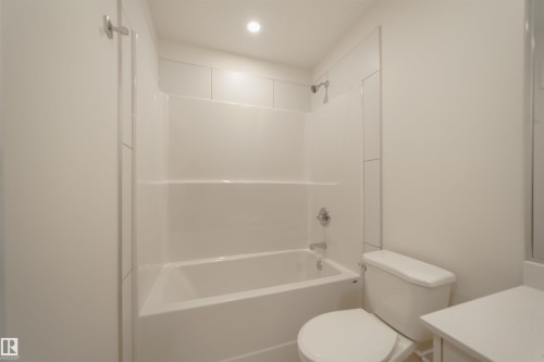 1303 Podersky Wynd, Edmonton, AB - Indoor Photo Showing Bathroom