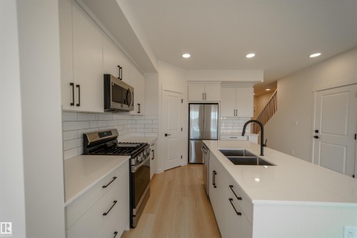 1303 Podersky Wynd, Edmonton, AB - Indoor Photo Showing Kitchen With Double Sink With Upgraded Kitchen
