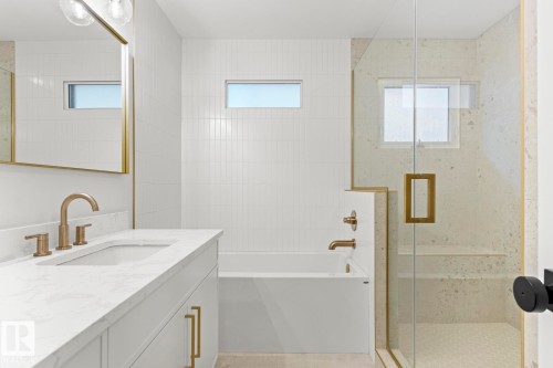 10629 79 Street, Edmonton, AB - Indoor Photo Showing Bathroom