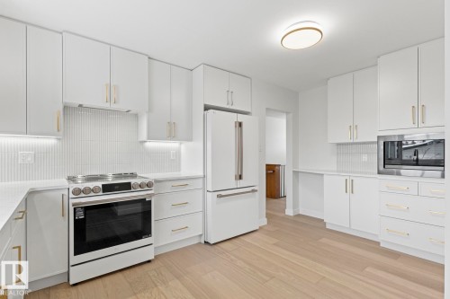 10629 79 Street, Edmonton, AB - Indoor Photo Showing Kitchen With Upgraded Kitchen
