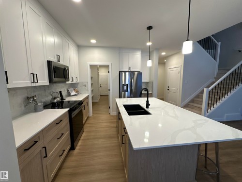 187 Caledon Crescent, Spruce Grove, AB - Indoor Photo Showing Kitchen With Double Sink With Upgraded Kitchen