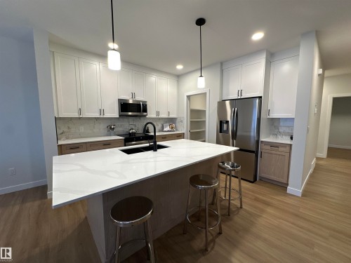 187 Caledon Crescent, Spruce Grove, AB - Indoor Photo Showing Kitchen With Upgraded Kitchen