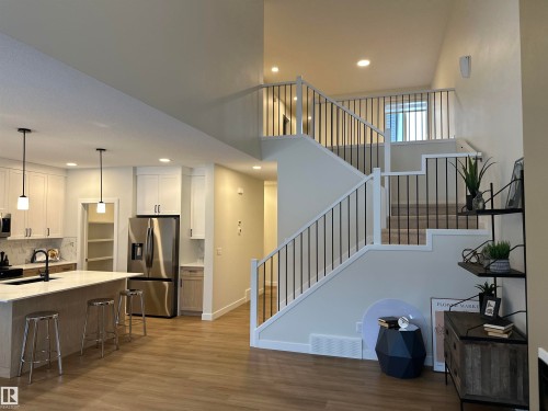 187 Caledon Crescent, Spruce Grove, AB - Indoor Photo Showing Kitchen With Upgraded Kitchen